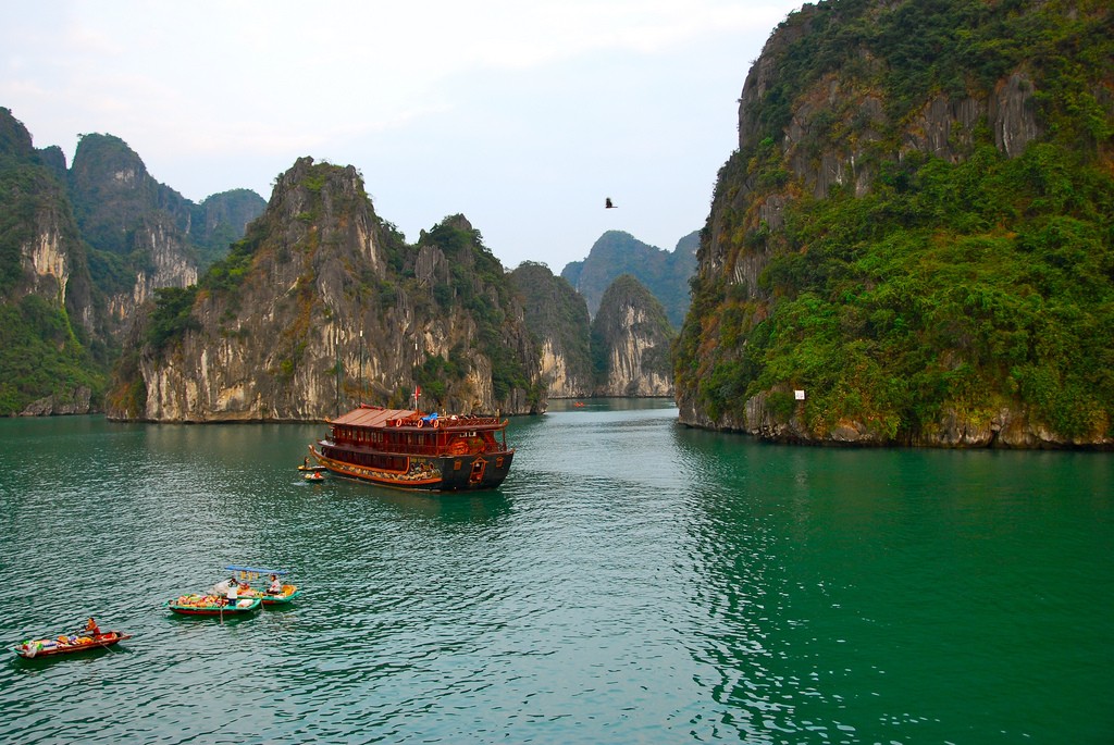 vietnam-beach-ha-long-bay