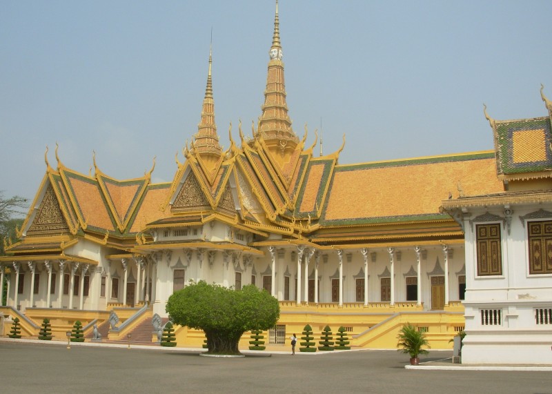 salary in phnom penh cambodia