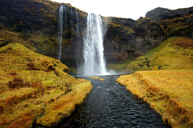 What's the minimum wage in Iceland?