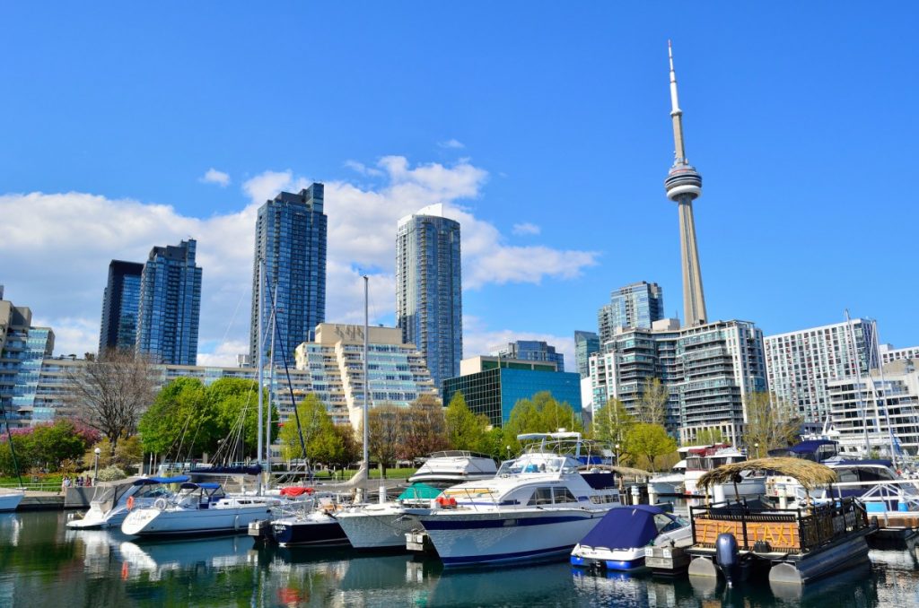 where to stay in toronto