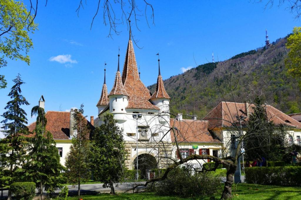 where to stay in brasov