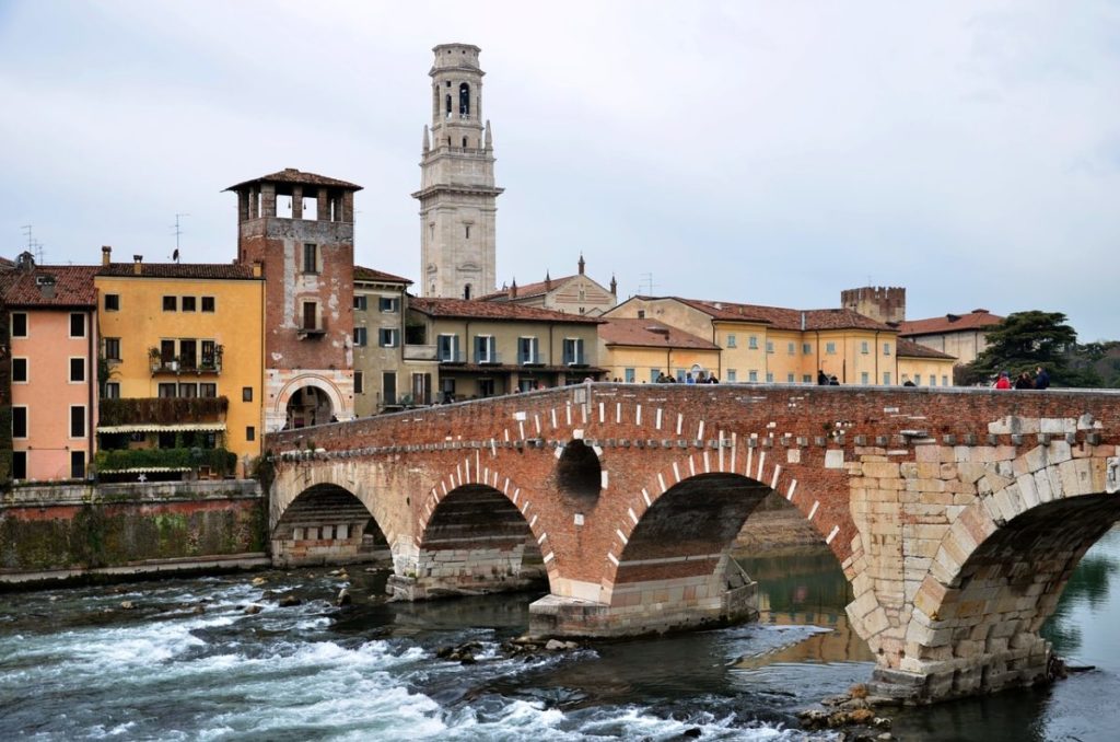 How to travel from Venice to Verona Train or Bus Check in Price