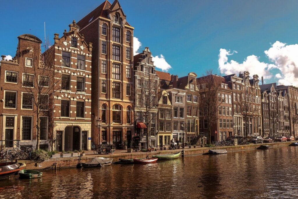 Amsterdam to charge overnight tax